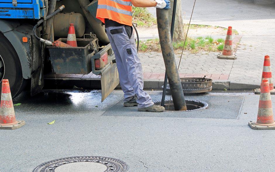 comment déboucher un évier Courgent
